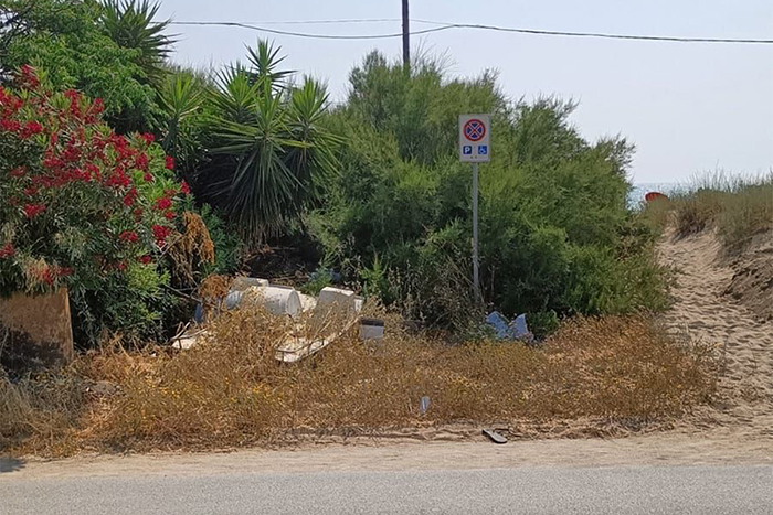 Disabili dimenticati a Sant’Agostino: la denuncia di un papà: “Sindaco, provi a stare su una sedia a rotelle”