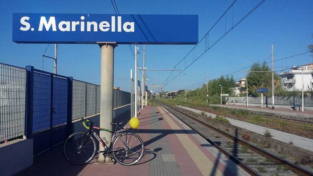 Santa Marinella – Principio di incendio alla stazione, fiamme a ridosso dei binari