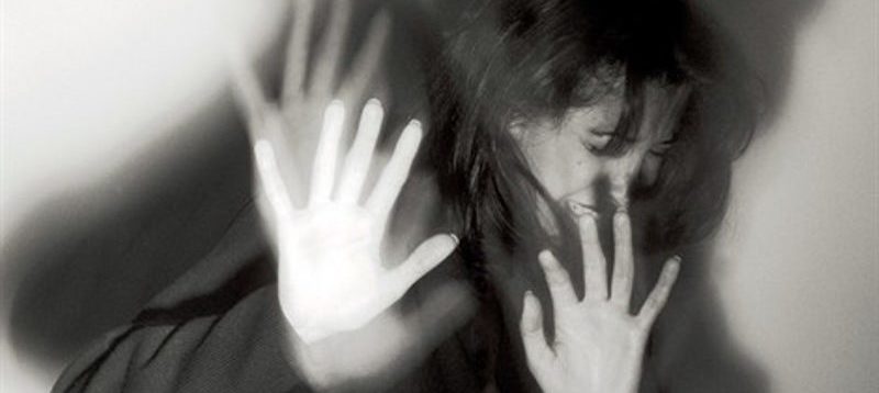 Shock a Roma, giovane violentata da stranieri davanti al fidanzato nel parco di Tor Tre Teste