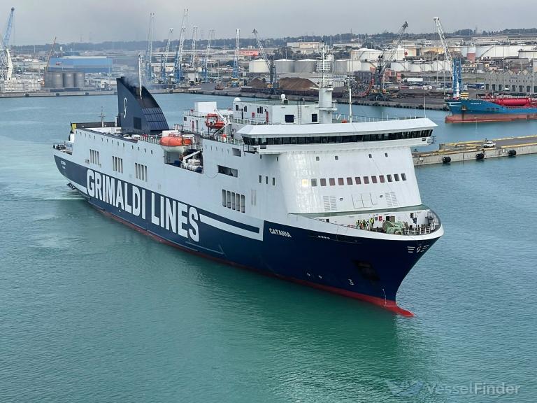 Civitavecchia, cambio di rotta per la nave Catania per la nascita di un bimbo a bordo