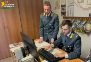 Bologna, traffico di stupefacenti via posta. Sequestro di 55 kg di droga