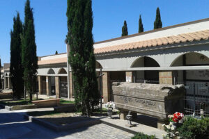 Emergenza sepolture a Tarquinia: il cimitero è al completo con soli tre loculi liberati dal Comune