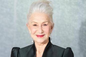 Helen Mirren compie 80 anni, regina senza corona ma con l’anima libera