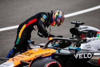 Piastri e la penalità nel Gp di Silverstone, cos’è successo – Video