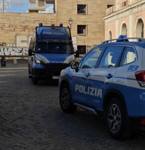 Roma – Rapina due giovani turisti inglesi ma viene “catturato” da un video filmato da una delle vittime, fermato dalla polizia
