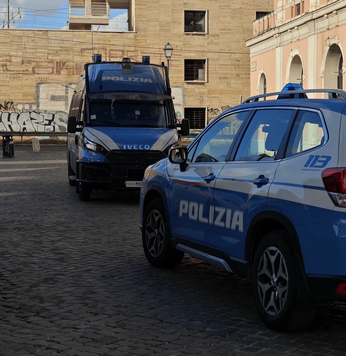 Roma – Rapina due giovani turisti inglesi ma viene “catturato” da un video filmato da una delle vittime, fermato dalla polizia