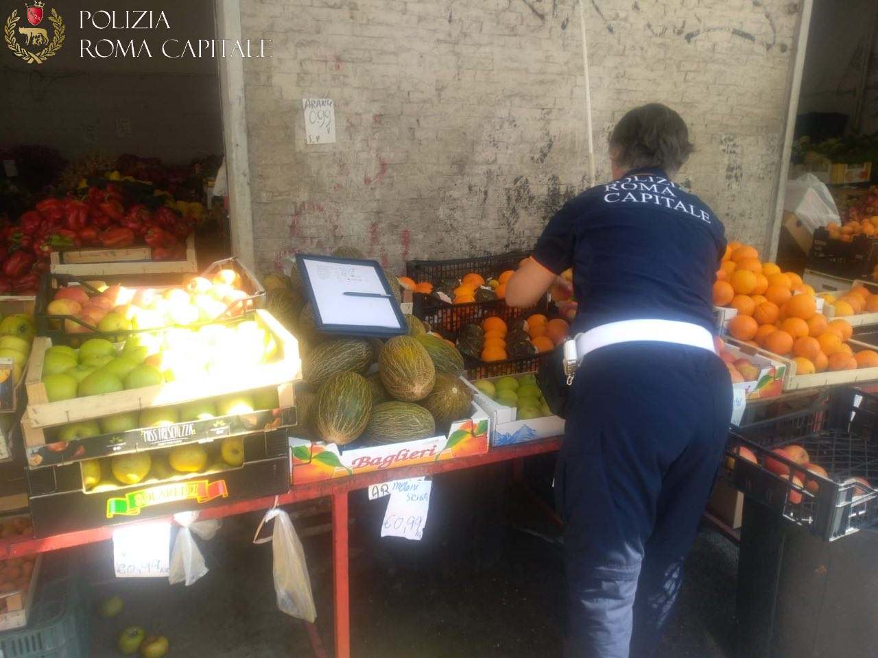 Roma – Sequestrate oltre 2 tonnellate di frutta e verdura in zona Ottavia, elevate sanzioni per 6mila euro