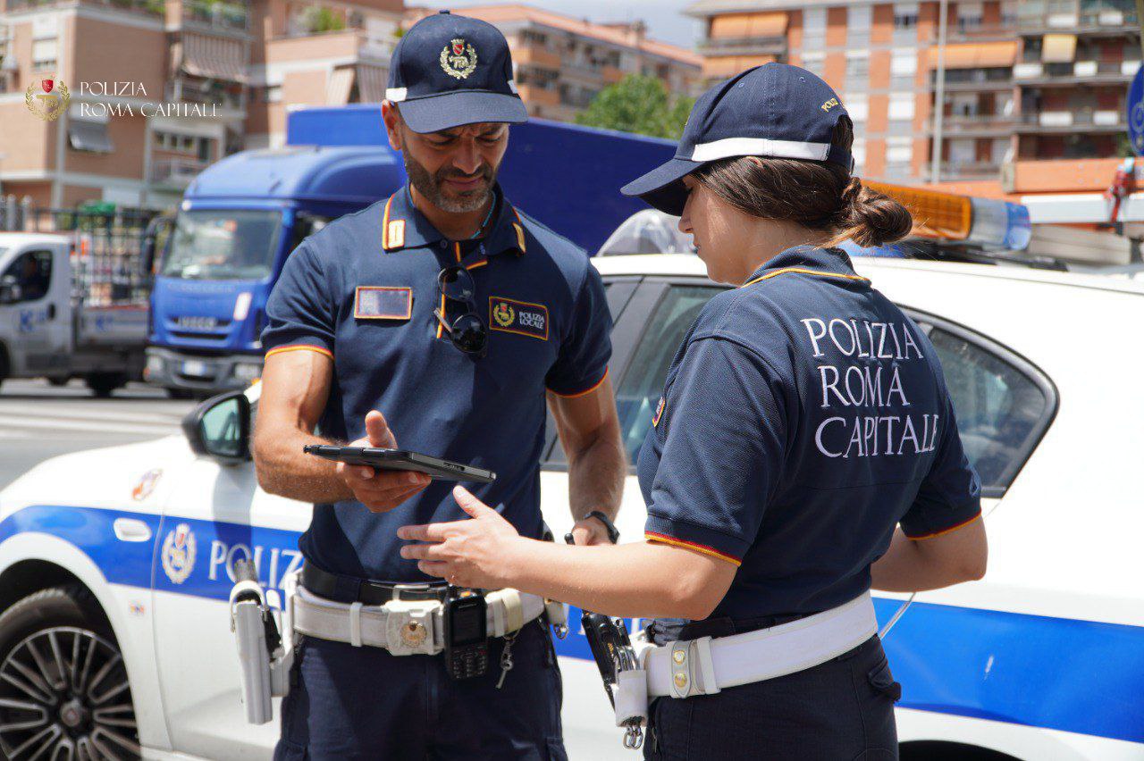 Roma – Via Tuscolana: investe donna e si dà alla fuga, rintracciato e denunciato