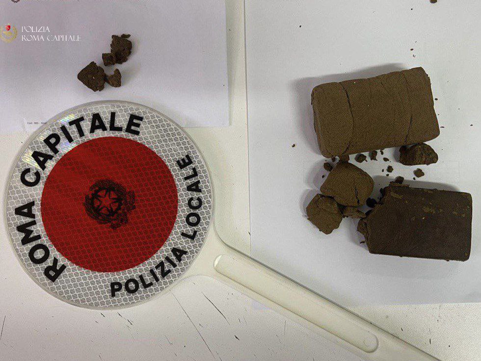 Roma – Malamovida ed eccessi di alcol e droga su strada, bloccato dopo inseguimento un uomo fuggito all’alt delle pattuglie