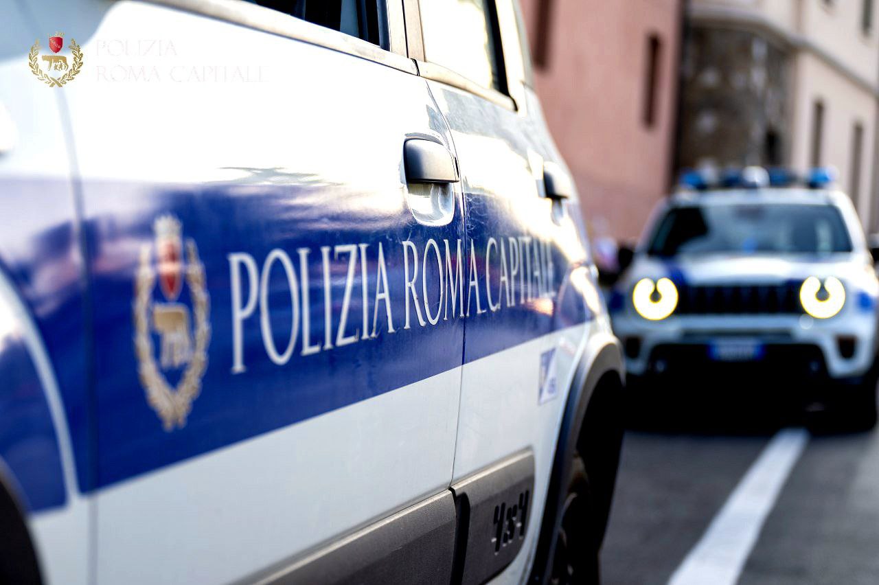 Roma – Centocelle: tenta di aggredire una donna con due bambine, 48enne bloccato tempestivamente dalla municipale
