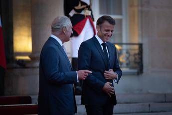 Macron in visita da Carlo III, il ‘re francofilo’ che ama ‘La Vie en Rose’