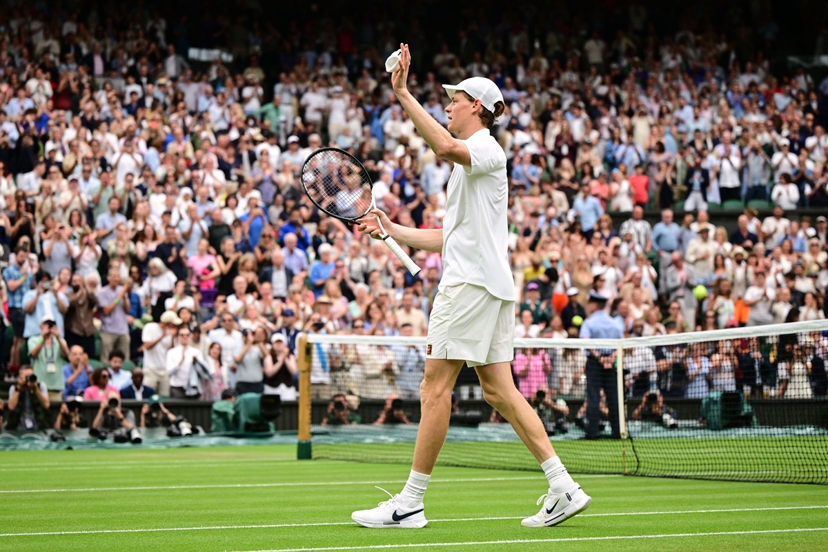 Sinner agli ottavi a Wimbledon, avanti anche Cobolli