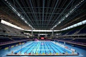 Solo un bambino su 3 nuota sicuro, la proposta del pediatra per lo ‘sport salvavita’ a scuola