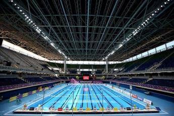 Solo un bambino su 3 nuota sicuro, la proposta del pediatra per lo ‘sport salvavita’ a scuola