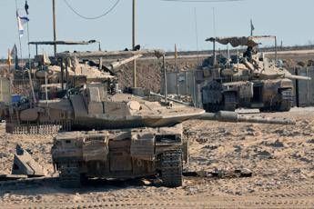 Gaza, Israele prepara prima operazione di terra nel centro della Striscia