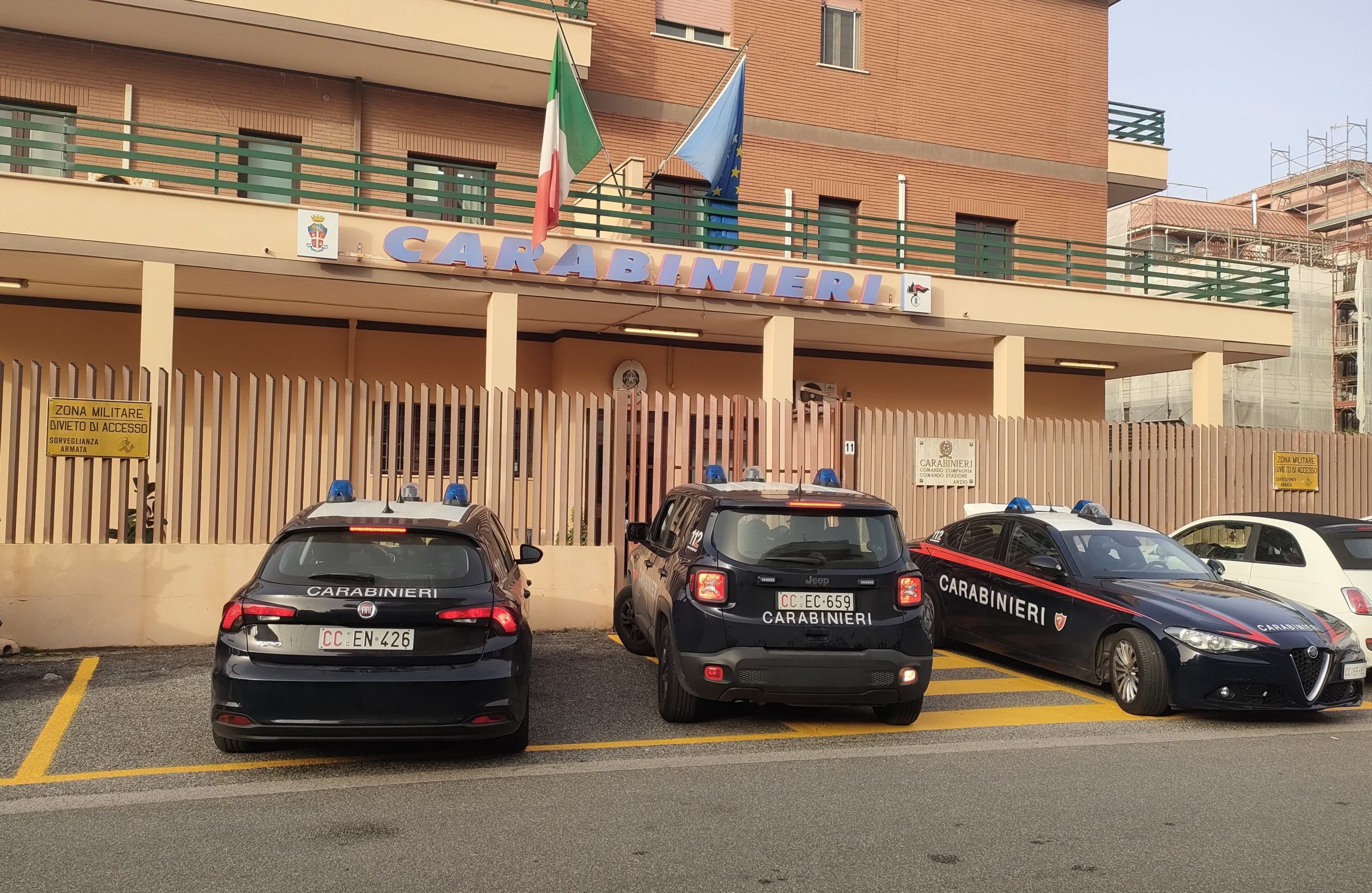Anzio – Minaccia di divulgare le foto intime della ex minorenne, 19enne in carcere