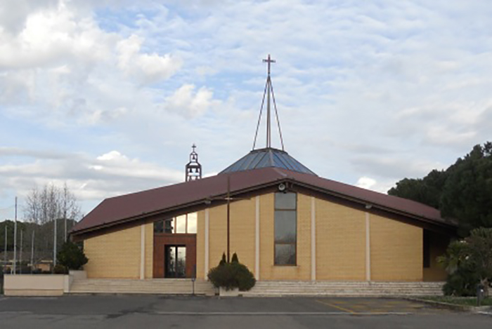 Tarquinia – Altare profanato e oggetti sacri distrutti, vandali nella chiesa del lido