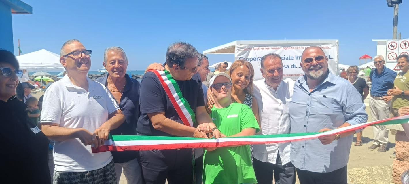 Inaugurata sul lungomare di Fiumicino la spiaggia inclusiva