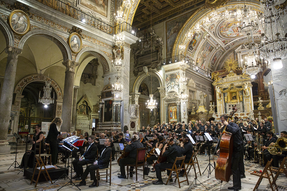 Messa da Requiem nella Basilica di Santa Maria Aracoeli: grande successo per il concerto diretto dal Maestro Isabella Ambrosini