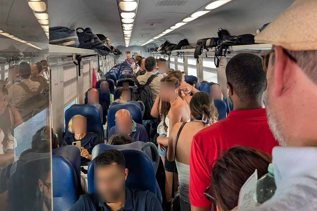 Odissea continua sulla Roma-Orte: “Treni trasformati in carri bestiame, senza aria condizionata e con ritardi pazzeschi”