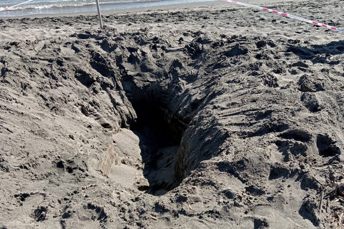 Montalto di Castro – “Riccardo è sotto la sabbia”: il grido del fratellino e l’agonia di 40 minuti, così è morto il 17enne (FOTO)