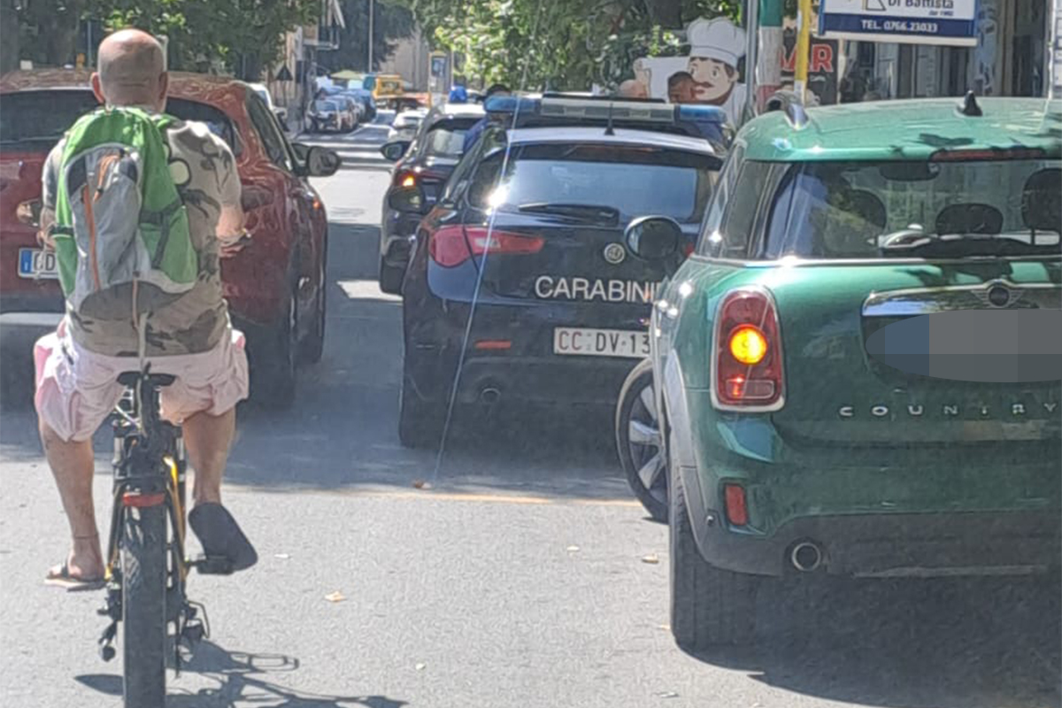 Civitavecchia – Rissa in pieno giorno in un negozio di via XVI Settembre