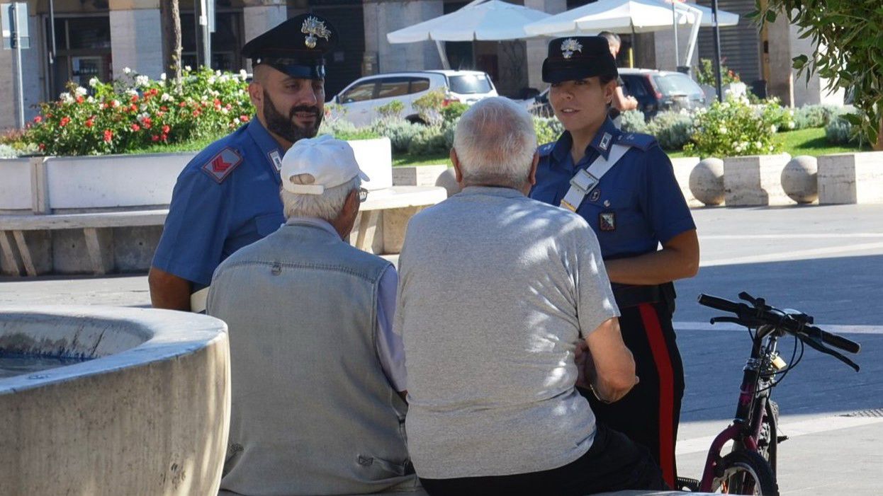 Civitavecchia – Sgominata banda di truffatori: raggirati anziani con telefonate-trappola, colpi per 45mila euro