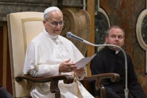 Papa “E’ sempre più necessario promuovere la nonviolenza”