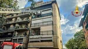 Torino, esplosione in condominio a Collegno: si scava tra macerie per cercare dispersi