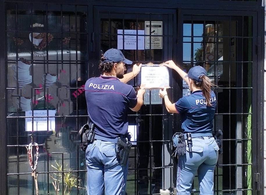 Roma – Chiuso definitivamente un bar in via Casilina: era da anni teatro di violenze e risse tra sudamericani