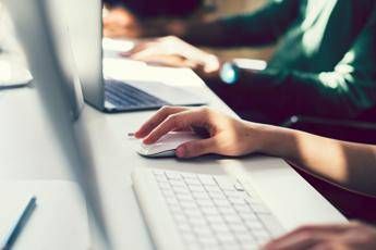 In Italia record occupazione ma sotto media Ocse. Salari, calo più forte tra principali economie