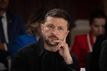 Ucraina, l’annuncio di Zelensky: “Avviati colloqui per possibile incontro con Putin”