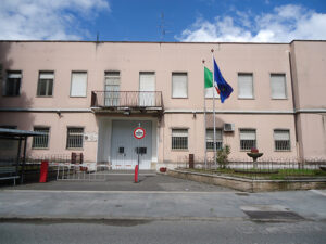 Cassino – Cerca di passare droga al figlio detenuto, mamma arrestata