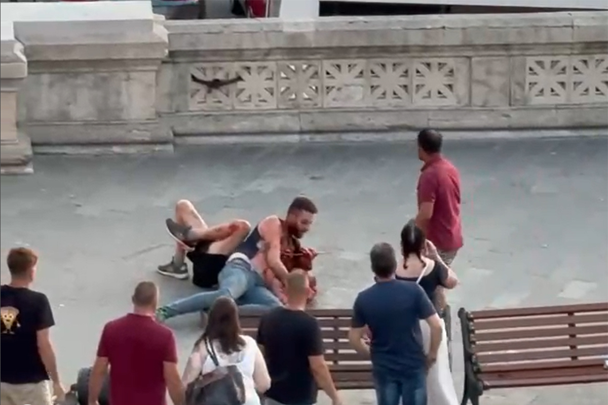 Tarquinia – Coltellate in pieno centro, cittadini nel terrore: “In via Garibaldi girano i peggio individui tra alcool e bivacchi”