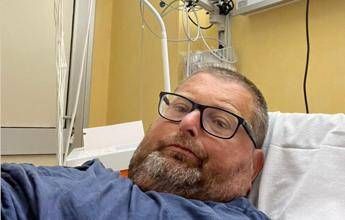 Mario Adinolfi: “Notte con dolori atroci, grazie ai medici ora sono a casa”