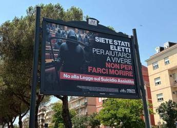 Fine vita, affissioni choc ‘Pro Vita & Famiglia’: “Parlamentari non siano boia”