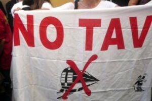 Manifestanti No Tav bloccano autostrada, chiusa la Torino-Bardonecchia