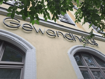 Turismo, al Gewandhaus Hotel Dresda carne stagionata al ristorante e cake-shop per dessert