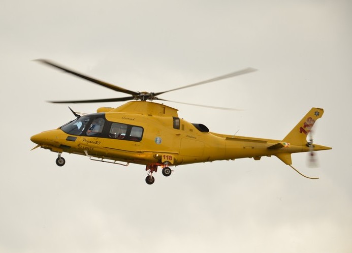Tuscania – Madre e figlio si schiantano contro macchina asfaltatrice, soccorsi con l’eliambulanza