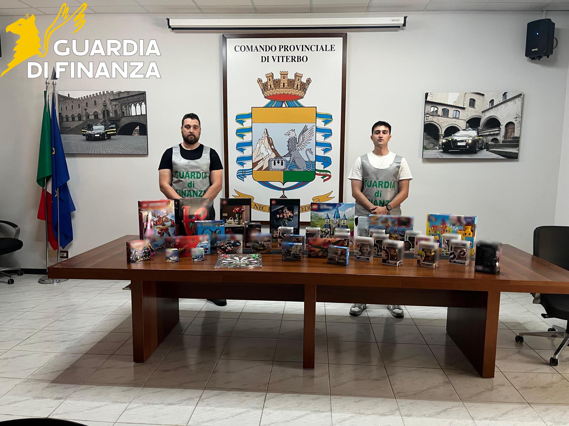 Viterbo – Blitz della Finanza nei market, sequestrati oltre 3000 prodotti non sicuri destinati ai bambini