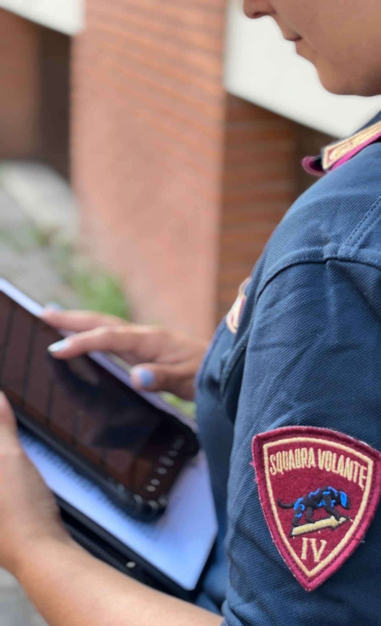 Roma – Ladro maldestro si ferisce e lascia una scia di sangue seguita dalla polizia, arrestato per furto aggravato