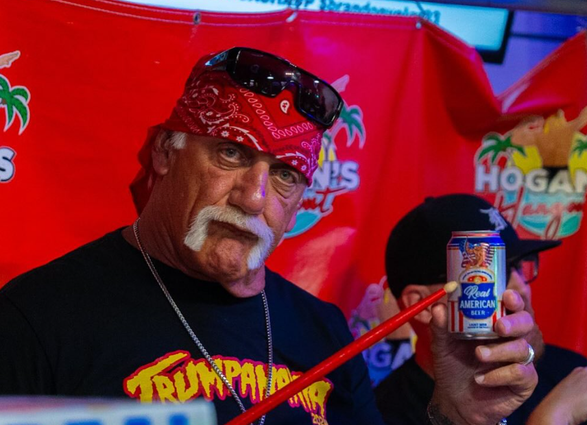 Addio a Hulk Hogan, leggenda del wrestling: morto a 71 anni per arresto cardiaco