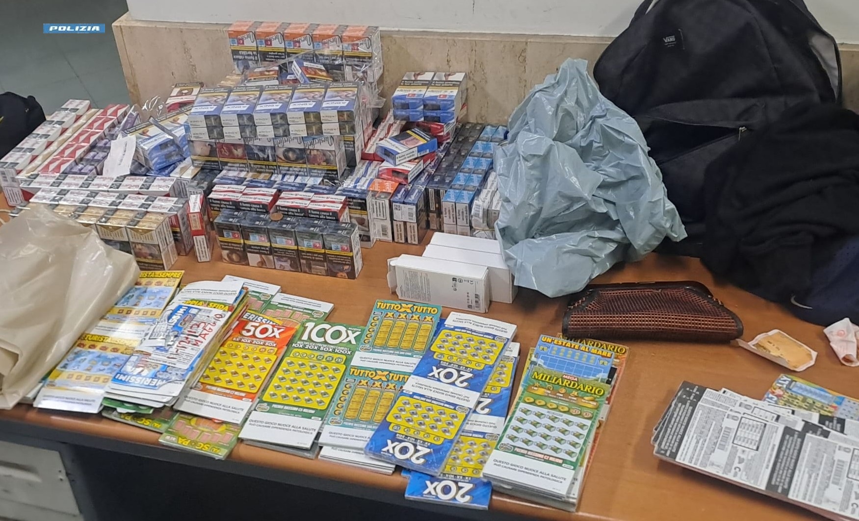 Frosinone – Arrestati dalla polizia due uomini resisi responsabili di furto aggravato