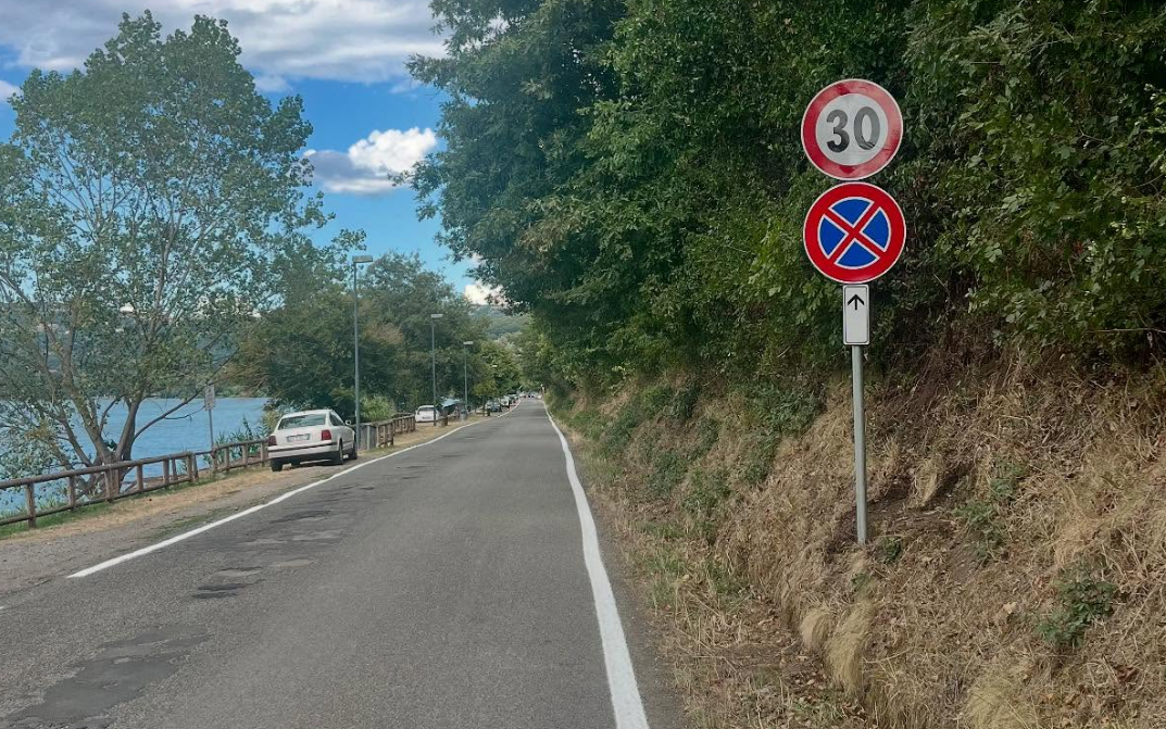 Montefiascone – Lungolago, scattano divieto di sosta e limite di 30km/h. De Santis: “Così più sicurezza per tutti”