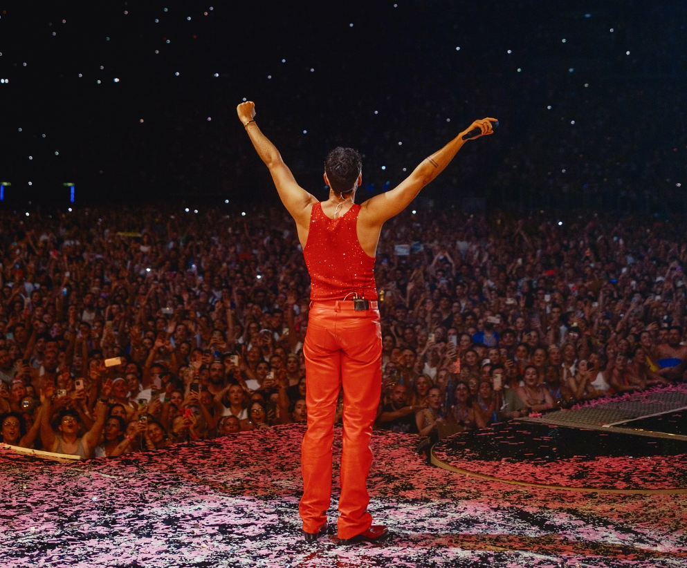 Roma – Marco Mengoni conquista l’Olimpico, notte indimenticabile tra 60mila anime e ricordi: “Mi avete fatto sentire meno solo”