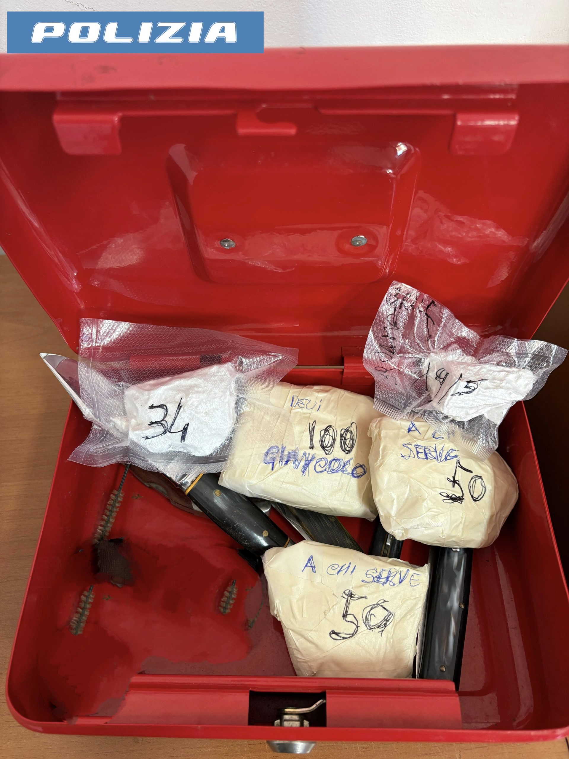 ROMA – Gestiva spaccio di droga con conversazioni online blindate con codici di sicurezza e parole d’ordine, arrestato