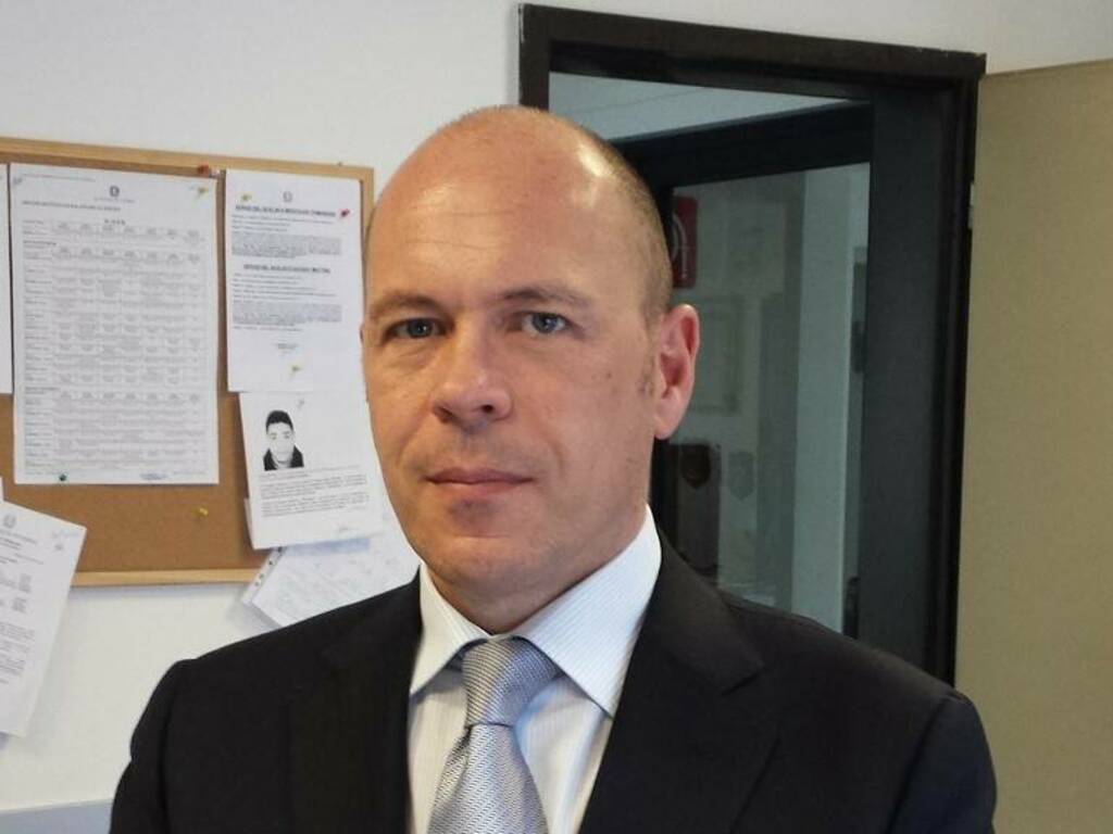 Il vicequestore vicario Fabio Zampaglione ad Ombre Festival per la presentazione di Inferi, di Antonino De Masi