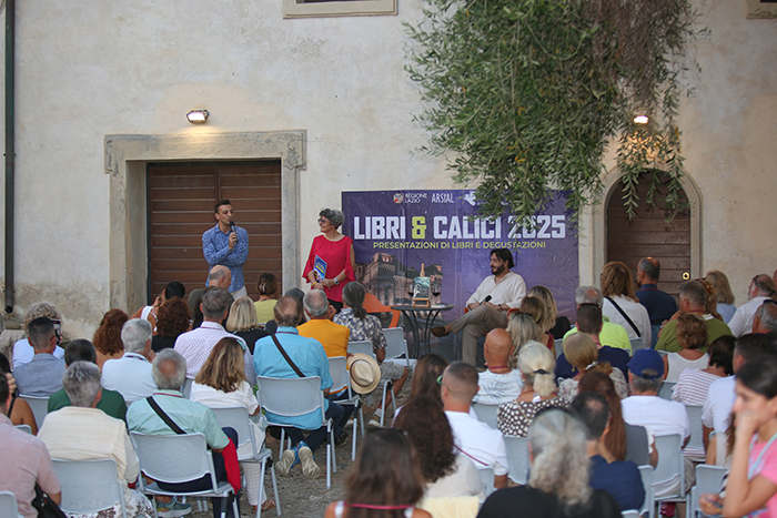 La Tuscia a “Libri & Calici”: Pacchiarotti e Castelli incantano il pubblico di Santa Severa (FOTO)