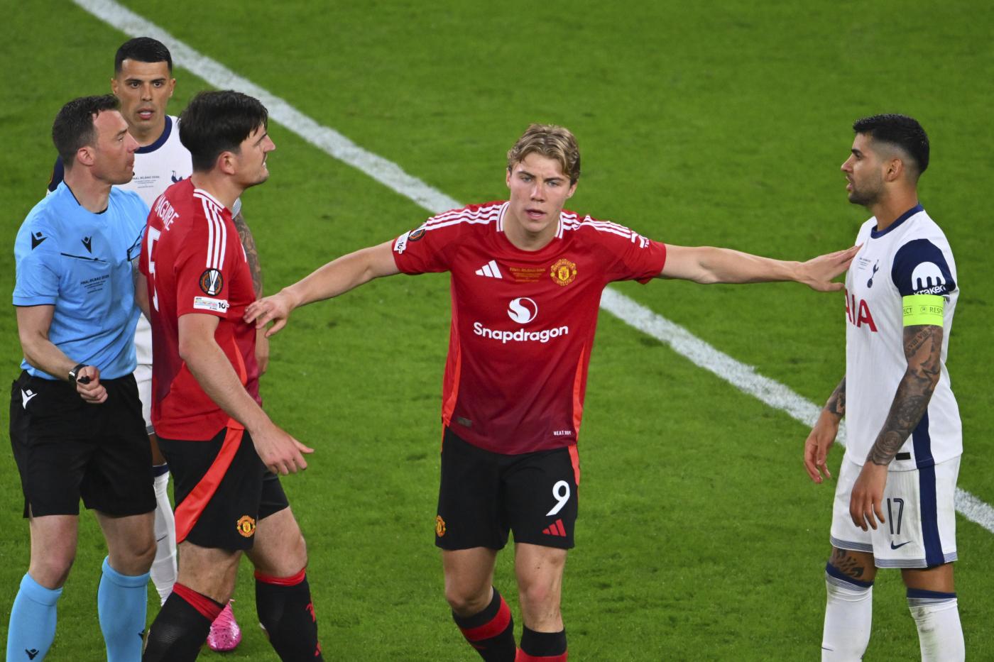 Mercato – Napoli su Hojlund, l’Inter pesca Diouf. Milan, oggi atterra Boniface