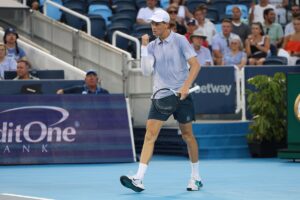 Sinner agli ottavi a Cincinnati, battuto Diallo in due set